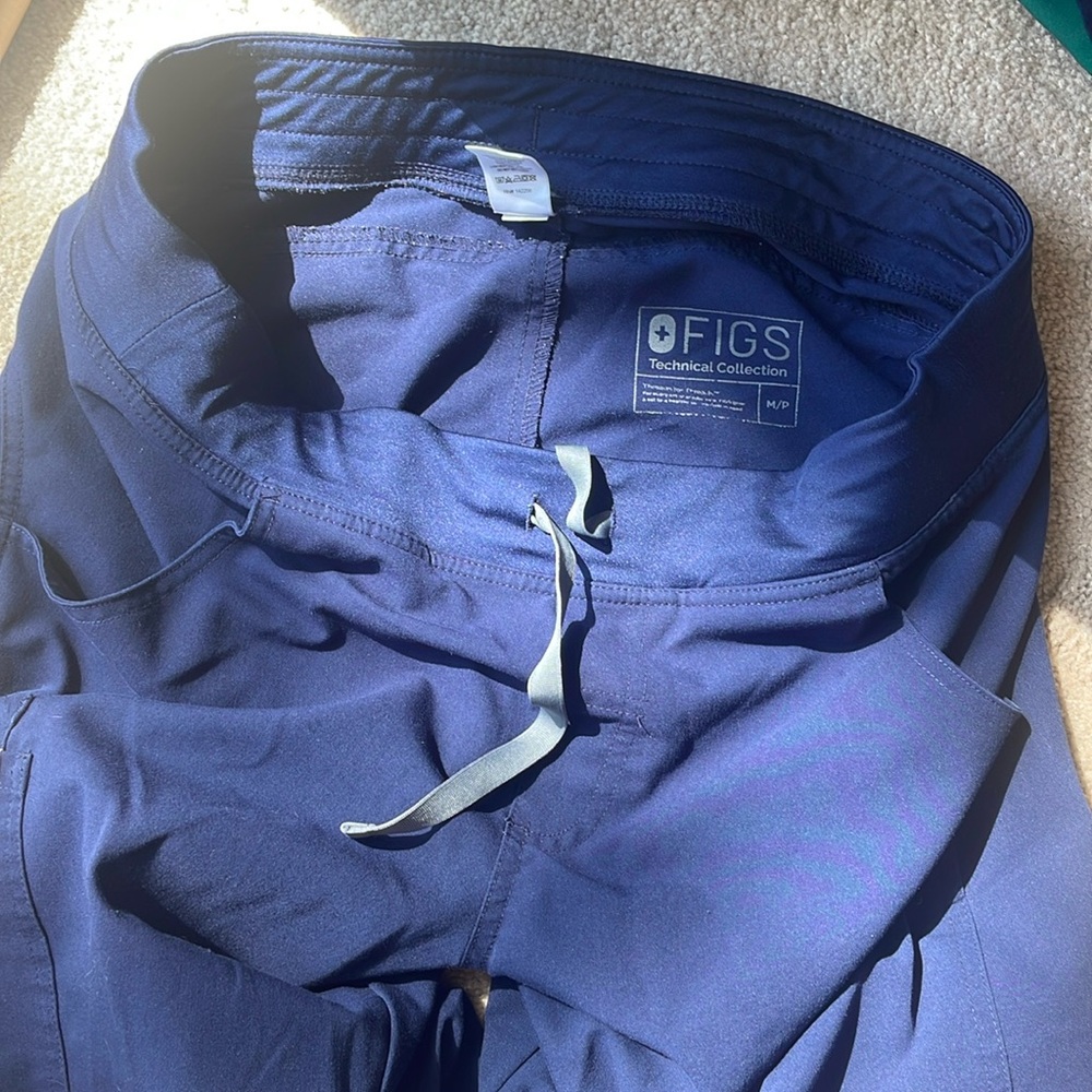 Medium petite gently used figs scrub pants boot cut